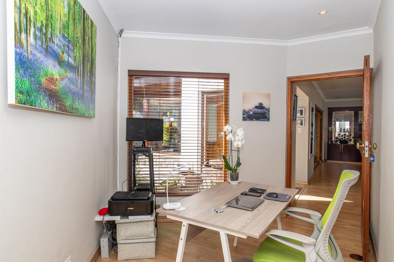 3 Bedroom Property for Sale in Constantia Western Cape